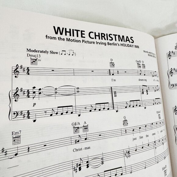 ELVIS PRESLEY CHRISTMAS SONGBOOK Piano Vocal Guitar Excellent Condition - Picture 4 of 5